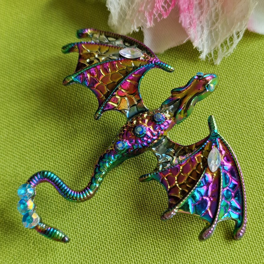 Kitűző  bross BRO269J  Tűzzománcos szivárvány színű repülő sárkány kb 75x65mm