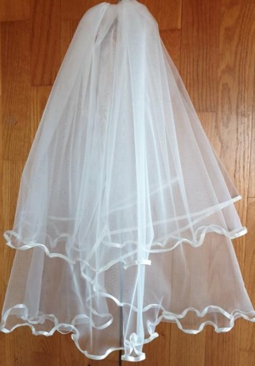 FTY63 - 2 rétegű hullámos szatén szélű Ekrü MINI menyasszonyi fátyol 30-50x50cm