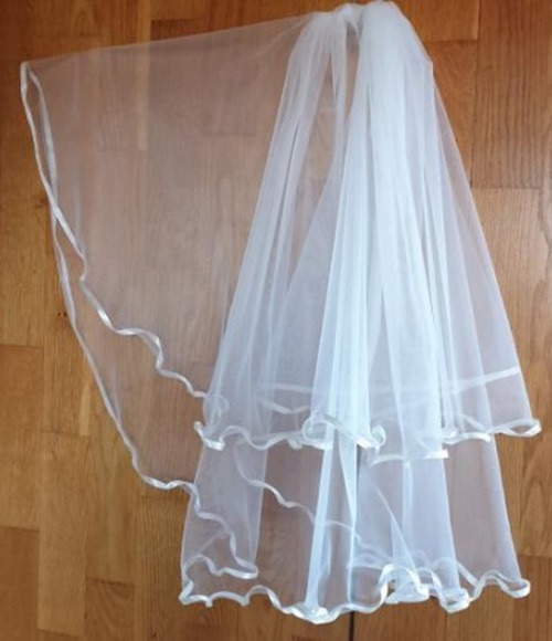 FTY75 - 2 rétegű hullámos szatén szélű Hófehér menyasszonyi fátyol 50-70x150cm