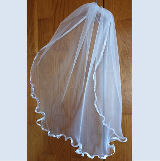 FTY43 - 1 rétegű hullámos szatén szélű Hófehér menyasszonyi fátyol 100x100cm