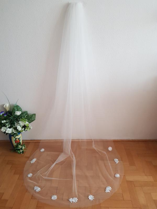FTY110 - 1 rétegű hímzett csipkés szélű Ekrü menyasszonyi fátyol 300x150cm