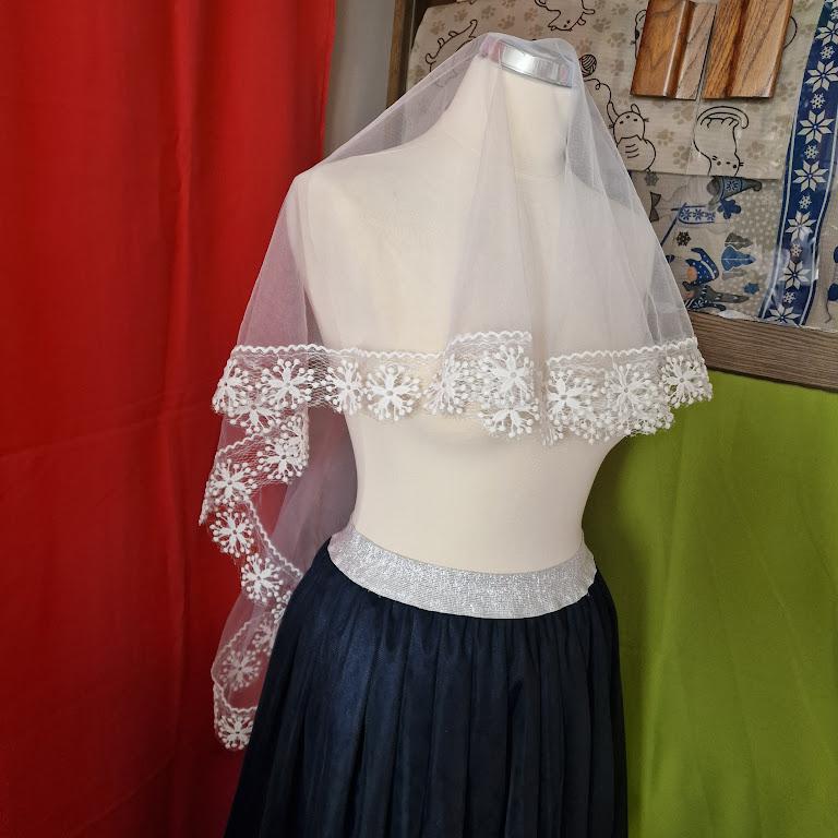 ESKÜVŐ FTY121 - Csipkés szélű Fésű nélküli EKRÜ menyasszonyi fátyol spanyol fátyol