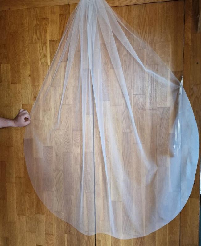 FTY138 - 1 rétegű szegetlen Ekrü menyasszonyi fátyol 150x150cm