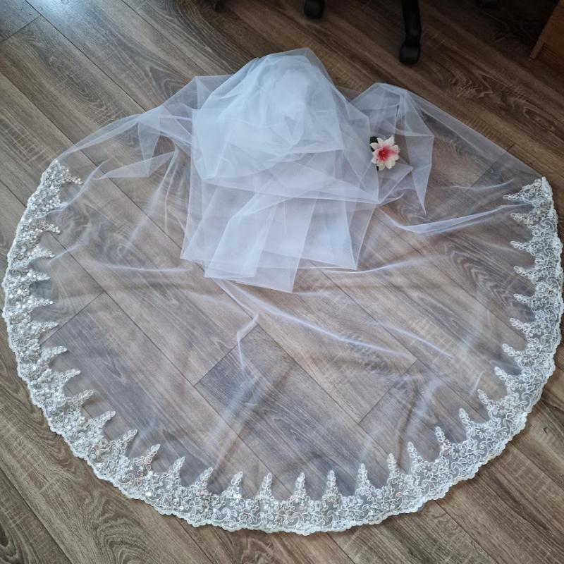 FTY143 - 1 rétegű hímzett filtteres csipkés szélű Hófehér menyasszonyi fátyol 300x150cm