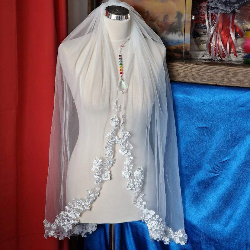 FTY146 - 1 rétegű csipkés szélű gyöngyözött EKRÜ menyasszonyi fátyol 95x150cm