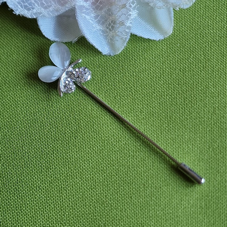 Hajtókatű kitűző HAT02 - Strasszköves macskaszemes pillangó 17x70mm