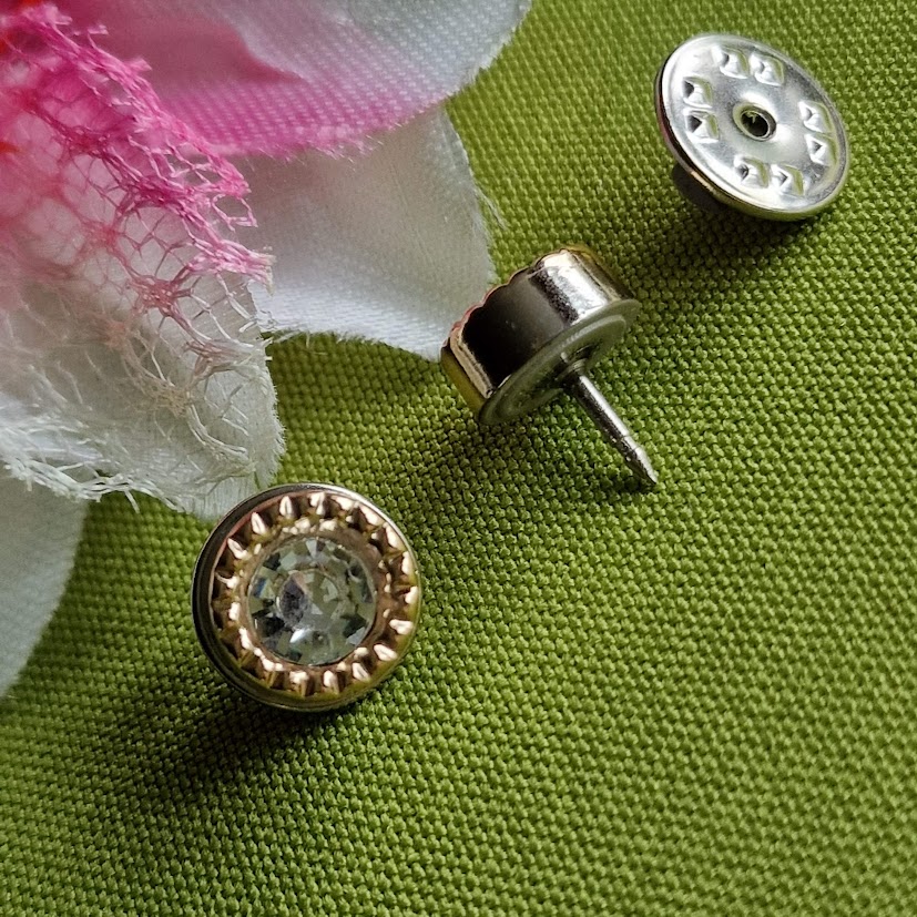 Kitűző  bross BRO283 - Kristályköves gomb 9x13mm