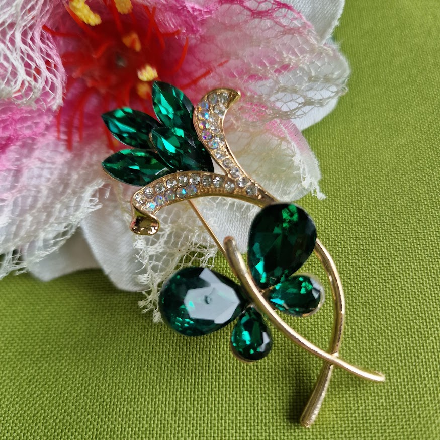 Kitűző bross BRO292B - Strasszköves tulipánt pillangóval 30x62mm - zöld