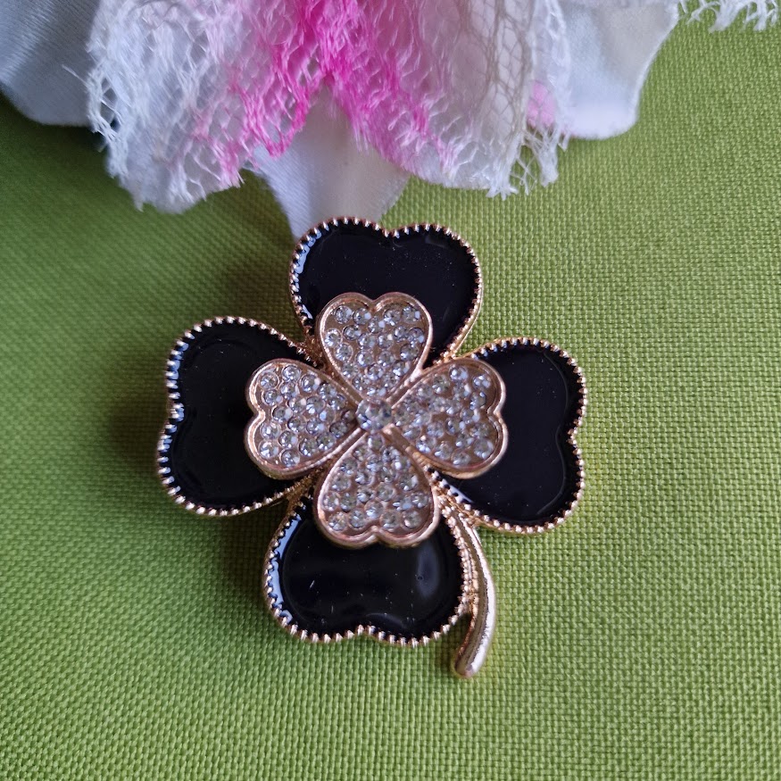 Kitűző  bross BRO331 - Tűzzománcos  Strasszköves LÓHERE 38x41mm