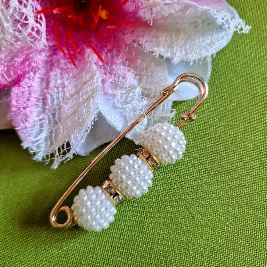 Kitűző bross BRO347 - Gyöngyös melltű16x58mm