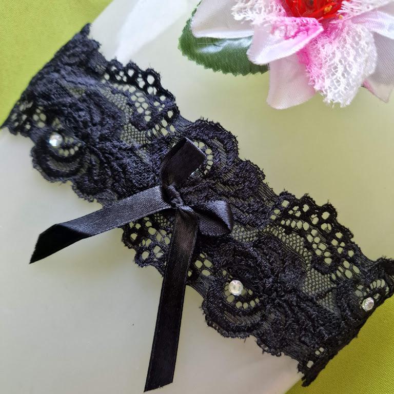 ESKÜVŐ HAK55 - 65mm-es Fekete strasszköves csipke Harisnyakötő Combcsipke