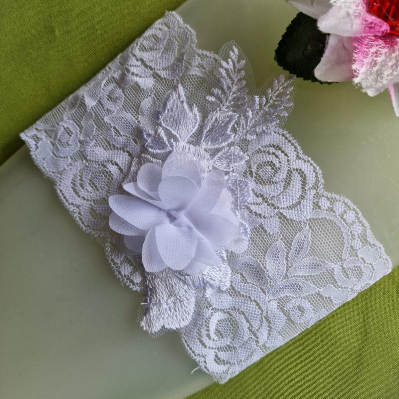 ESKÜVŐ HAK61 - 10cm-es 3D virágos hófehér csipke Harisnyakötő Combcsipke
