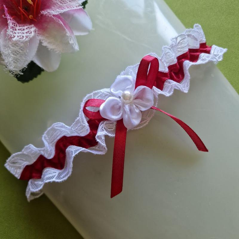 ESKÜVŐ HAK71 - 40mm-es BORVÖRÖS színű masnis virágos csipkés Harisnyakötő Legényfogó