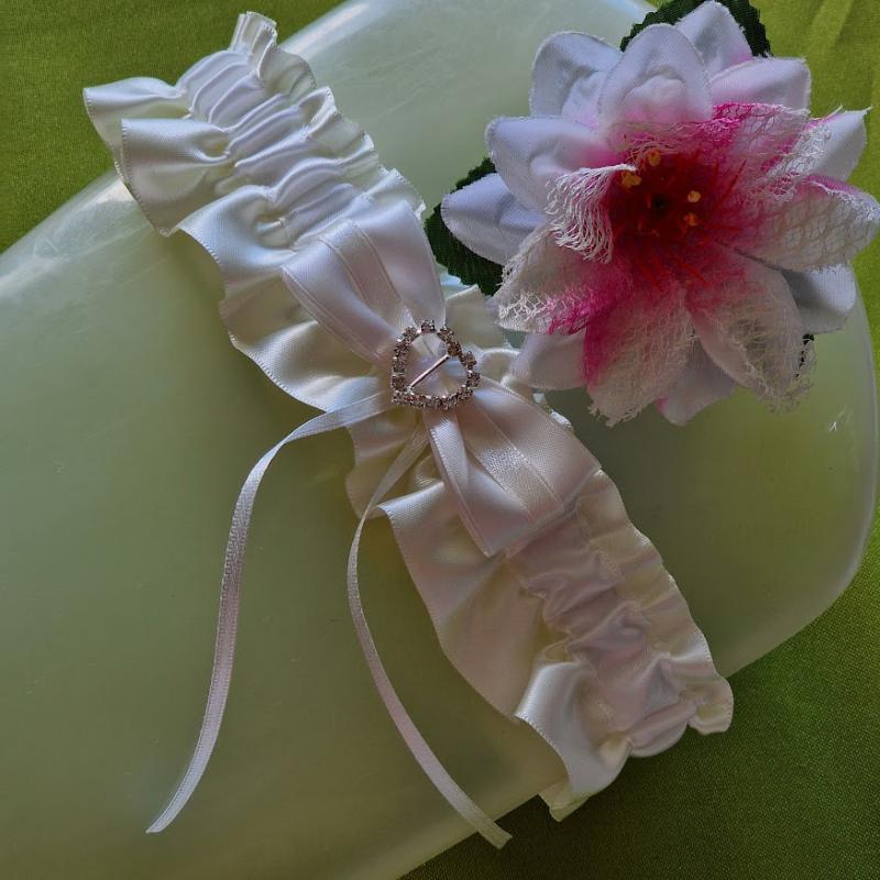 ESKÜVŐ HAK80 - 48mm-es ekrü színű szatén masnis Harisnyakötő Combcsipke