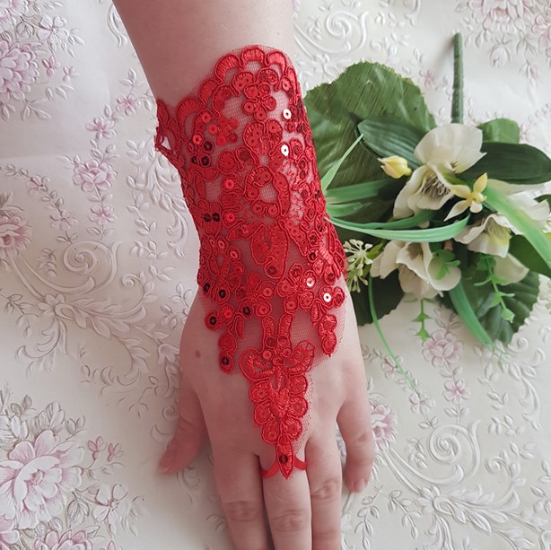 ESKÜVŐ KTY06 - 18cm-es ujjra akasztható piros csipke kesztyű