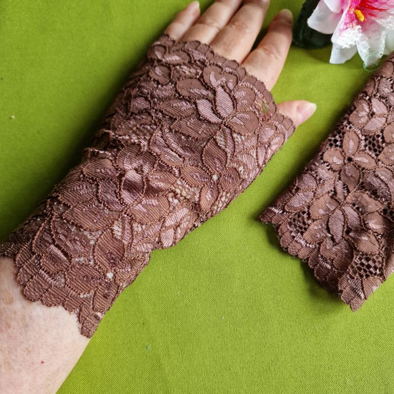 ESKÜVŐ KTY56 – Saját készítésű 16cm-es ujjatlan csokoládébarna színű csipke kesztyű