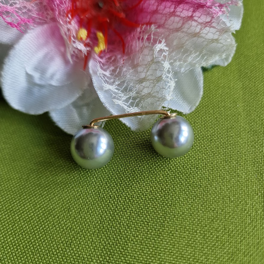 Kitűző bross BRO387B - Gyöngyös melltű 34x13mm - acélkék