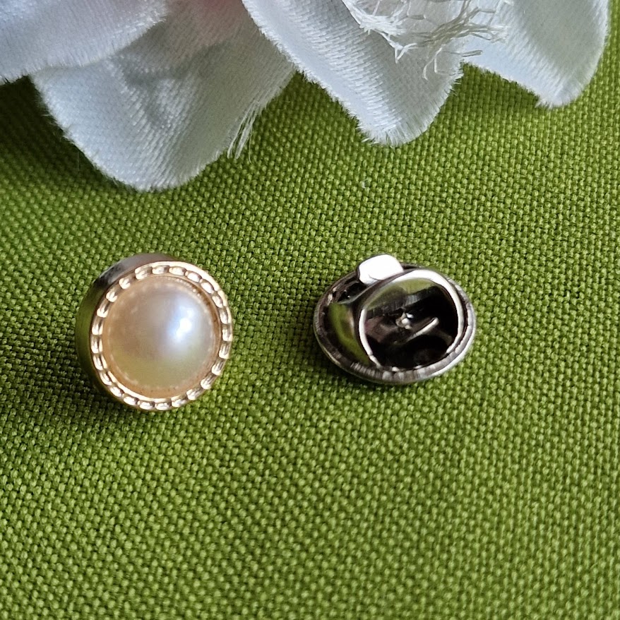 Kitűző bross BRO390 - Gyöngyös gomb 12mm