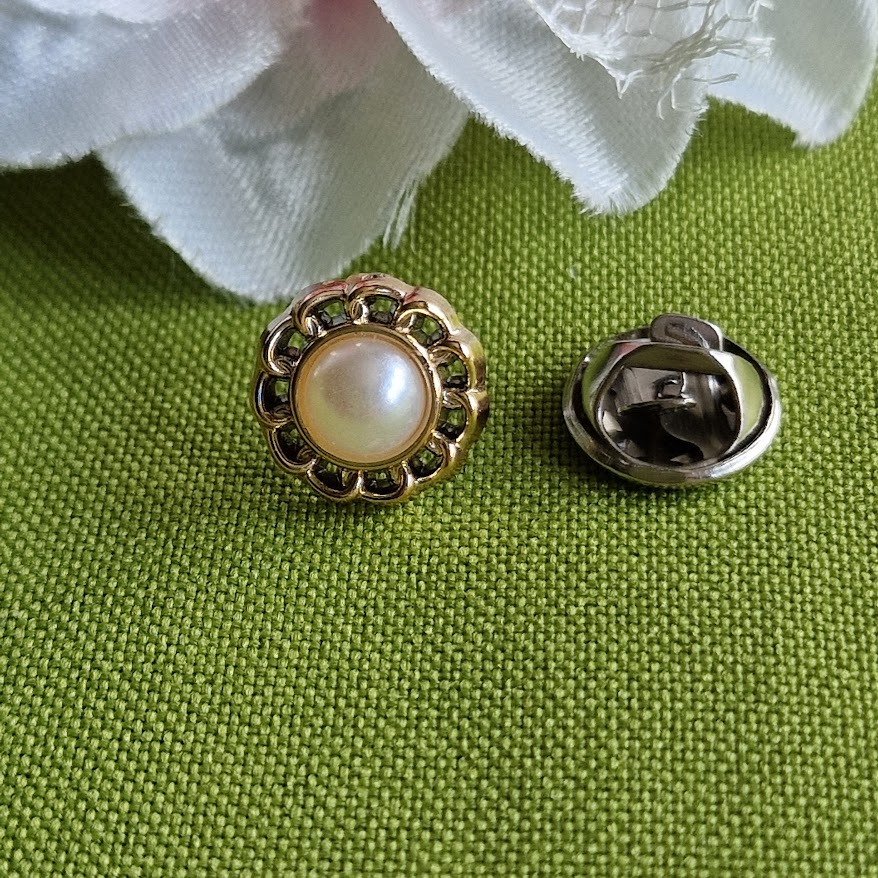 Kitűző bross BRO391 - Gyöngyös gomb 13mm