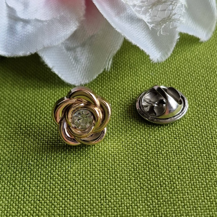 Kitűző bross BRO394 - Köves rózsa gomb 13mm