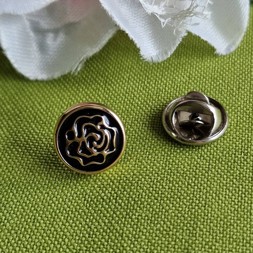 Kitűző bross BRO397 - Zománcos fekete rózsa gomb 12mm