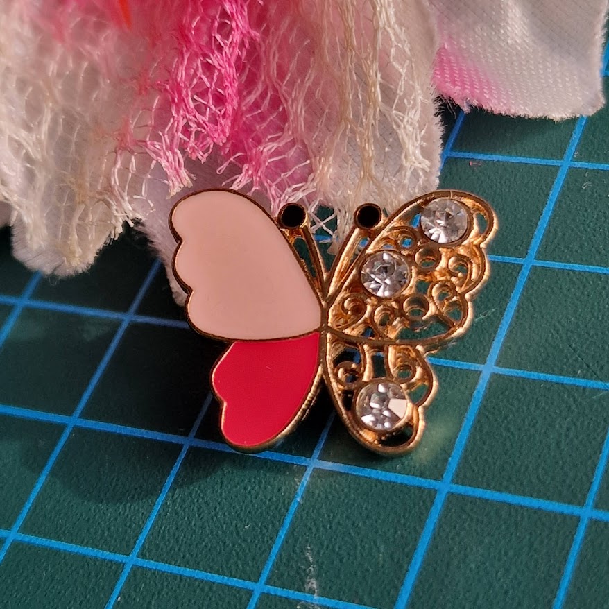 Kitűző bross BRO410 - Strasszköves zománcos pillagó 25x22mm