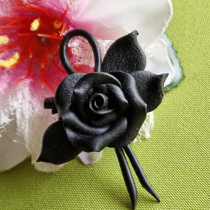 Kitűző bross BRO414 - Fekete rózsa 48x60mm