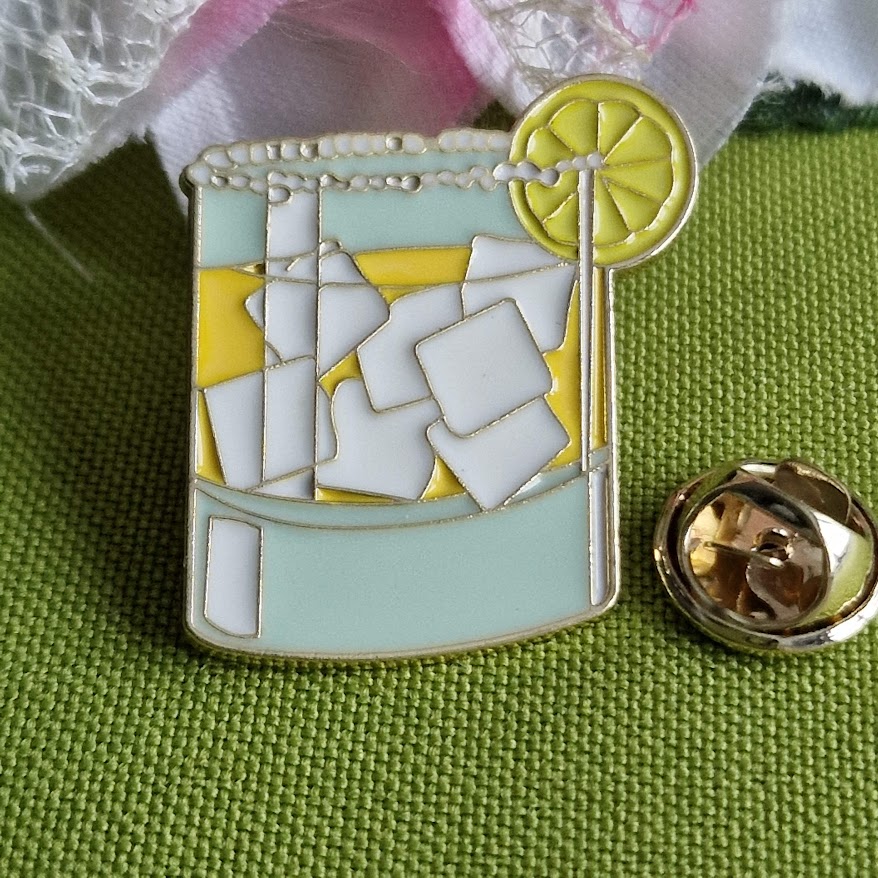 Kitűző bross BRO449 - Tűzzománcos Margarita koktélos pohár 30x27mm
