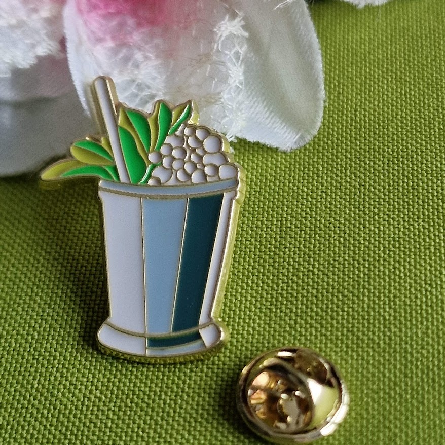 Kitűző bross BRO453 - Tűzzománcos Mint Julep koktélos pohár 34x24mm