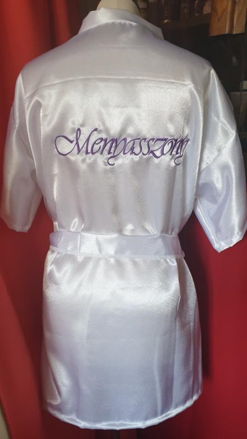 SZK25 - HÍMZETT Szatén köntös