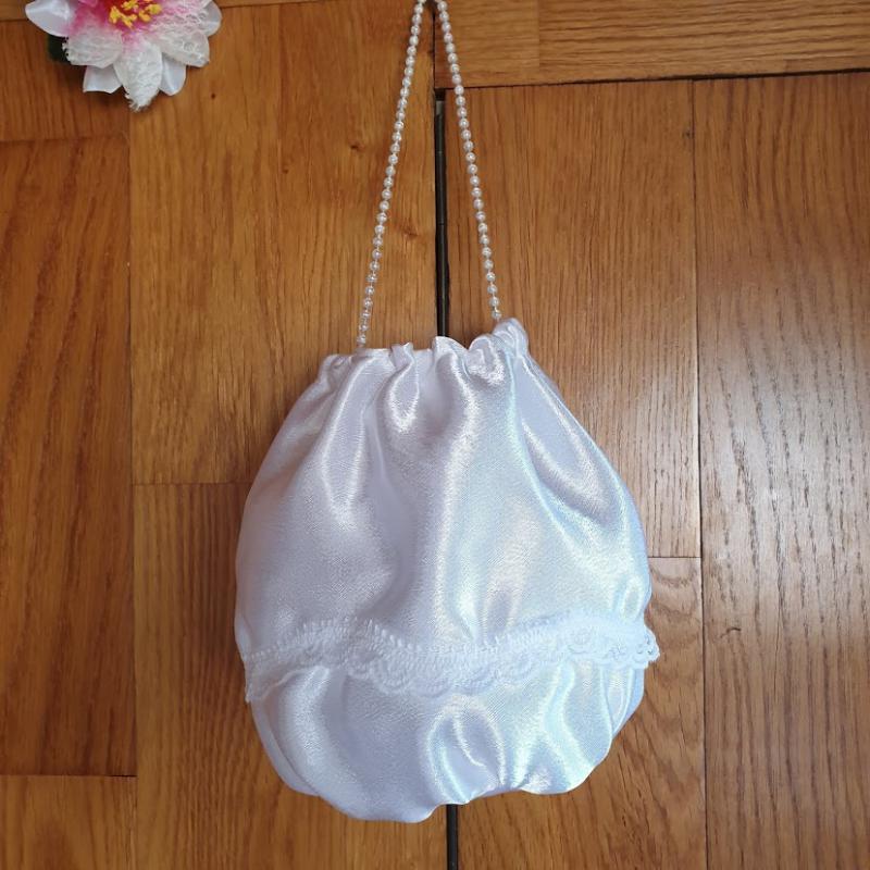 ESKÜVŐ MSZ01 - Menyasszonyi szütyő tatyó hullámos csipkés fehér szatén