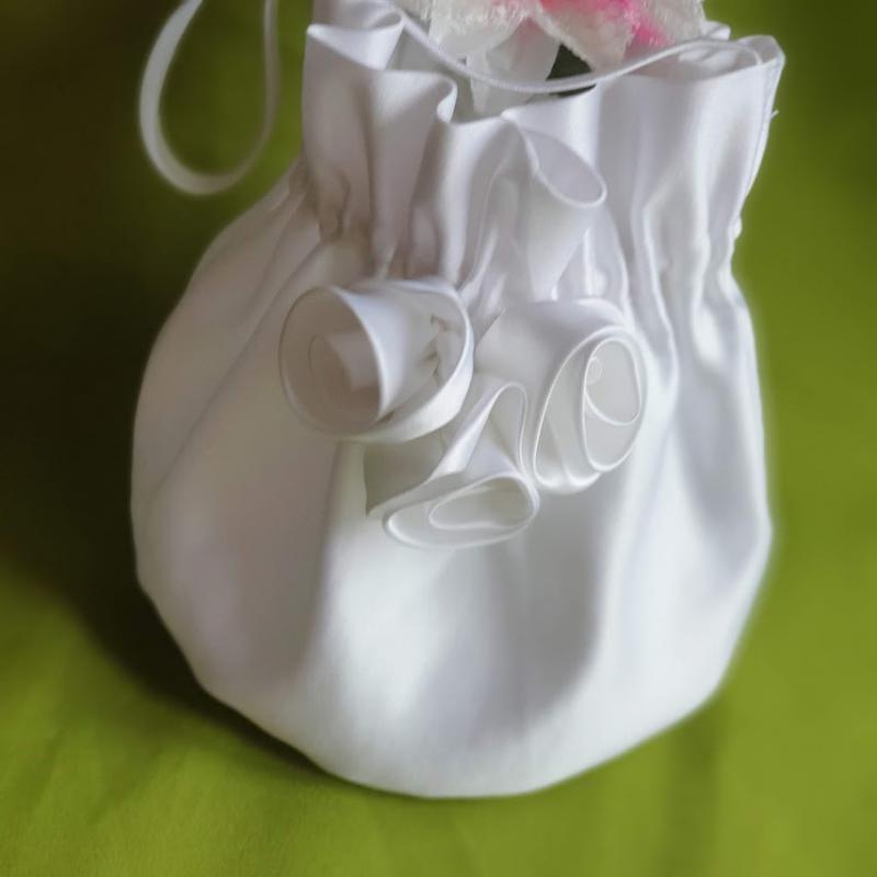 ESKÜVŐ MSZ08 - Menyasszonyi szütyő tatyó fehér rózsákkal