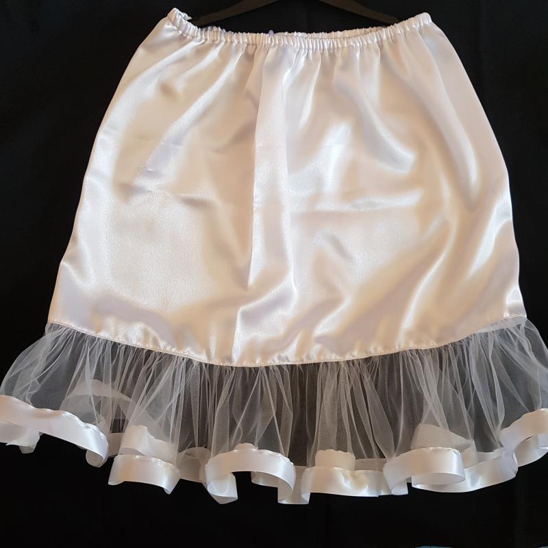 ESKÜVŐ ASZ11 - Szatén szoknya tüll fodorral - választható szín és méret