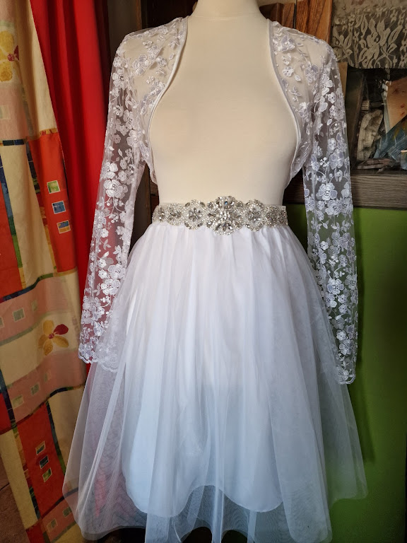 ESKÜVŐ ASZ40 – 3 rétegű fehér midi tüll szoknya