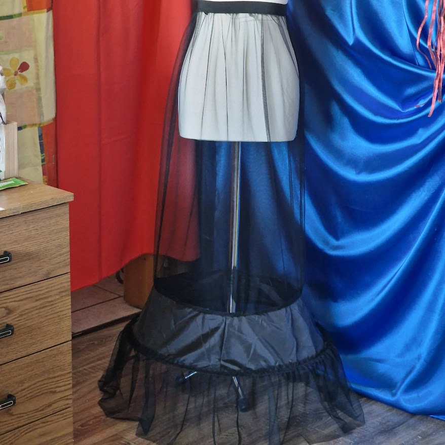 ESKÜVŐ ASZ82 - kb 60cm-es 1 körös fodros fekete tüll alsószoknya abroncs