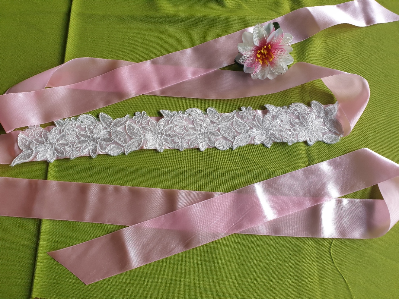 ESKÜVŐ MÖV05 - Ekrü csipke menyasszonyi öv 48x7 cm szatén szalagon