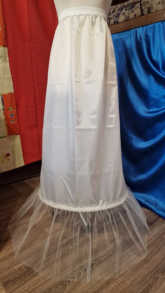 ESKÜVŐ ASZ90 - 52cm-es 1 körös fodros ekrü selyem menyasszonyi alsószoknya abroncs tüll fodorral