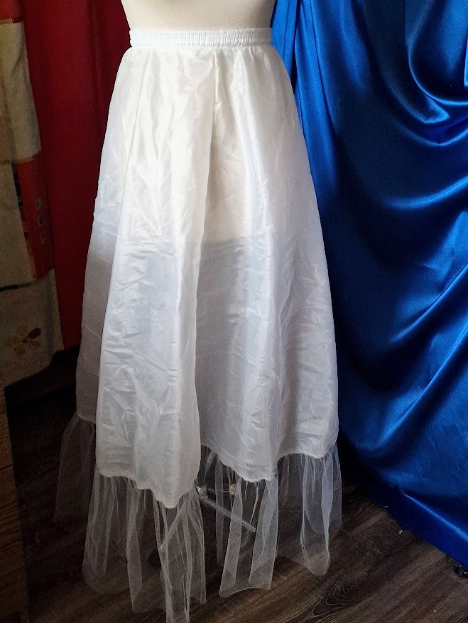 ESKÜVŐ ASZ92 - Ekrü selyem menyasszonyi alsószoknya tüll fodorral