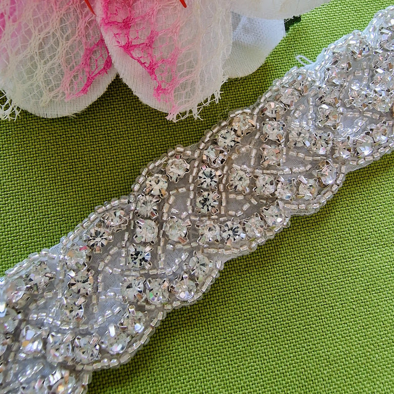 ESKÜVŐ MÖV25 - Strasszköves menyasszonyi öv 43x 2 egész 5 cm szatén szalagon