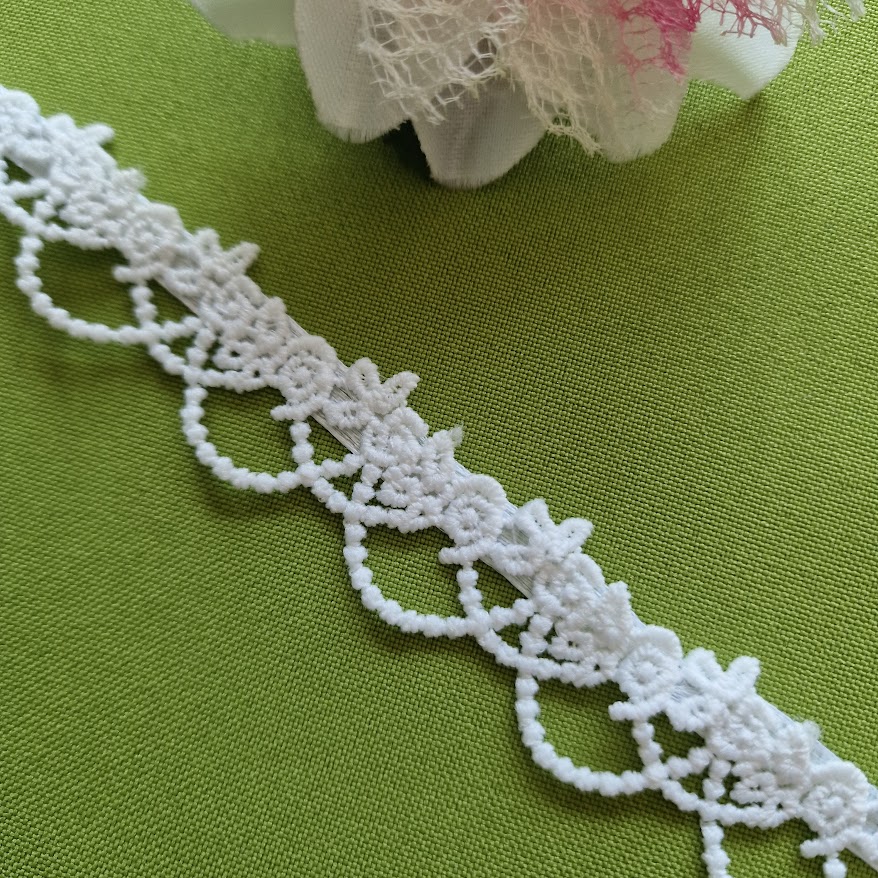 ESKÜVŐ MÖV48 – Handmade - Fehér rózsa mintás menyasszonyi öv 35x 2 egész 5 cm-es