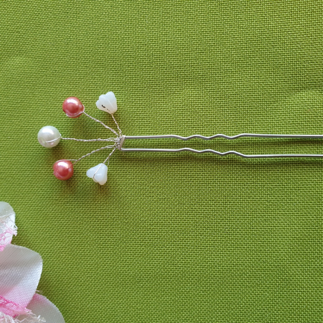 ESKÜVŐ HAD195 - Fehér virág gyöngyös  púder gyöngyös hajtű 3 és 2