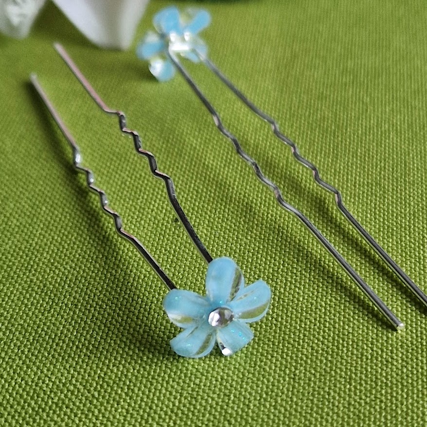 ESKÜVŐ HAD235 - Világoskék színű strasszköves hajtű