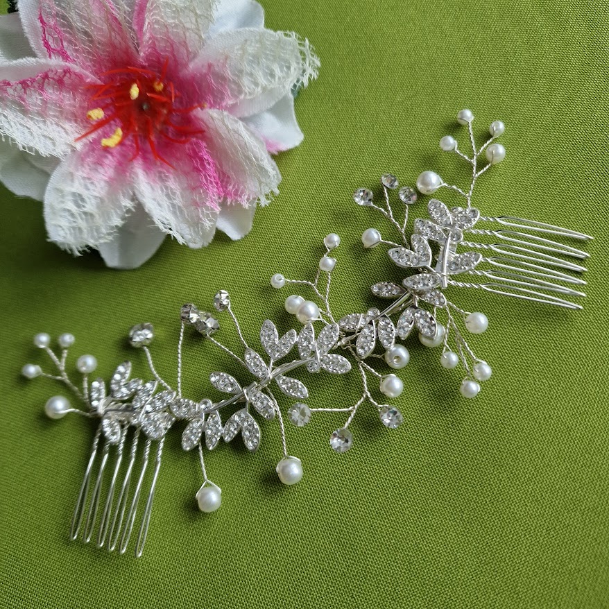 ESKÜVŐ HAD230 - Menyasszonyi strasszos gyöngyös dupla hajfésűs hajdísz - ezüst alap