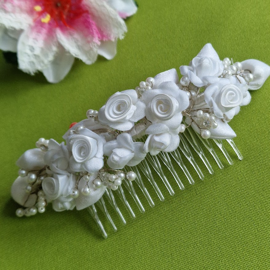 ESKÜVŐ HAD231 - Fehér szatén virágos gyöngyös menyasszonyi hajpánt hajdísz