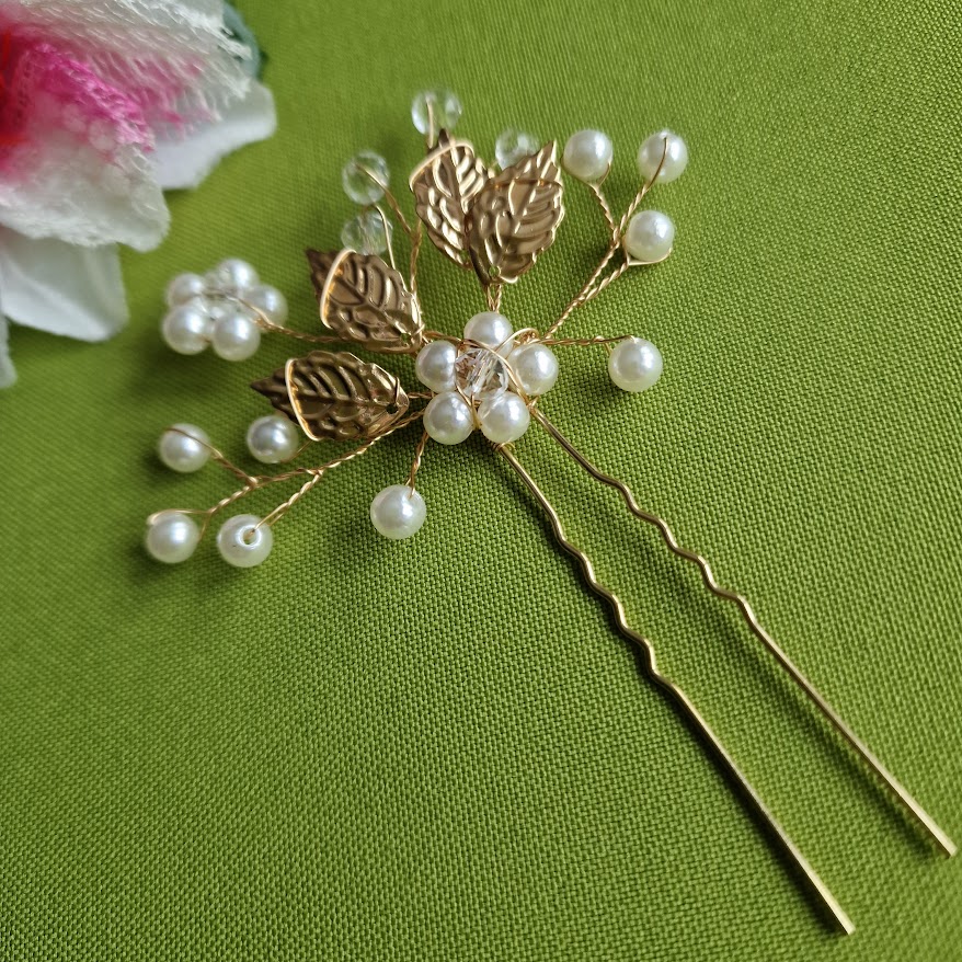 ESKÜVŐ HAD240 - Arany színű 4 leveles gyöngyös hajtű hajdísz