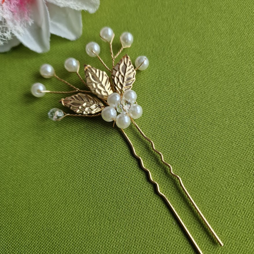 ESKÜVŐ HAD241 - Arany színű 3 leveles gyöngyös hajtű hajdísz