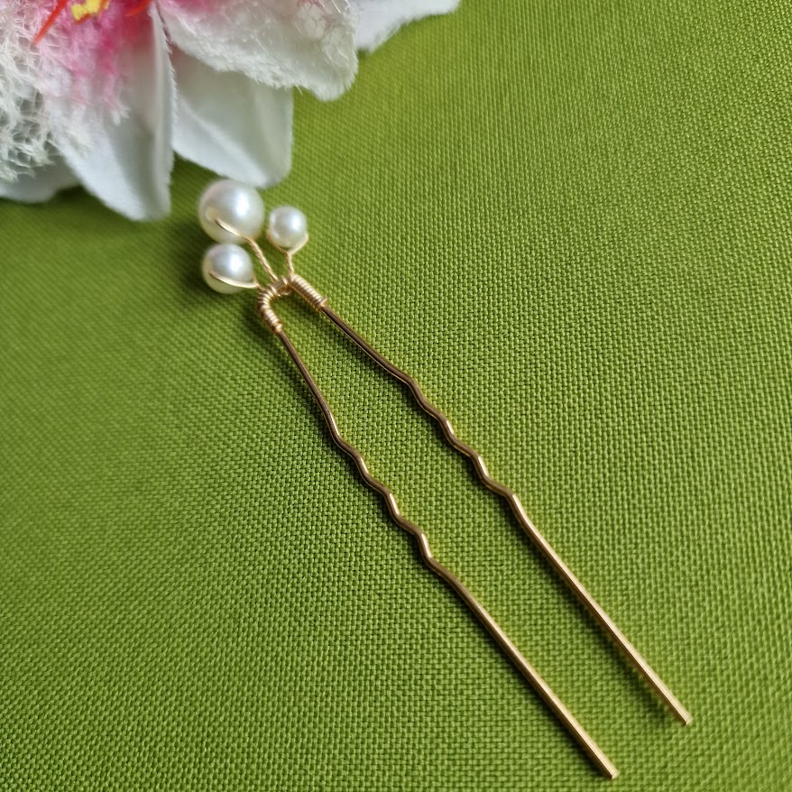 ESKÜVŐ HAD243 - Arany színű 3 gyöngyös hajtű hajdísz