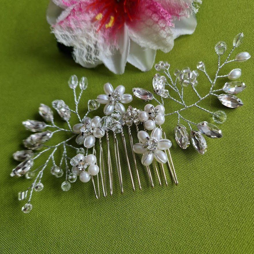 ESKÜVŐ HAD252 - Menyasszonyi kristályköves gyöngyös virágos hajfésű hajdísz