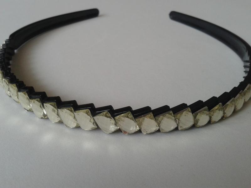 ESKÜVŐ HPT35 - Fekete műanyag hajpánt hajráf lapka díszítéssel