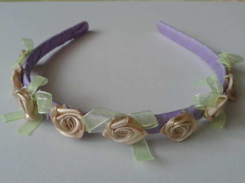 ESKÜVŐ HPT23 - Bézs szatén rózsás lila hajpánt hajráf